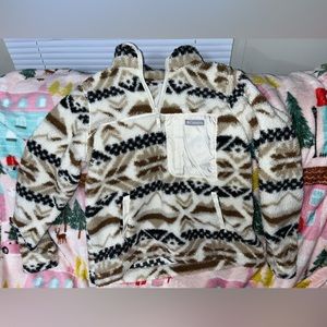 Columbia pullover. NWOT. Size large but has a tighter fit!